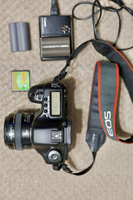 Canon EOS 5D Classic – 2 baterii + încărcător + card 2GB