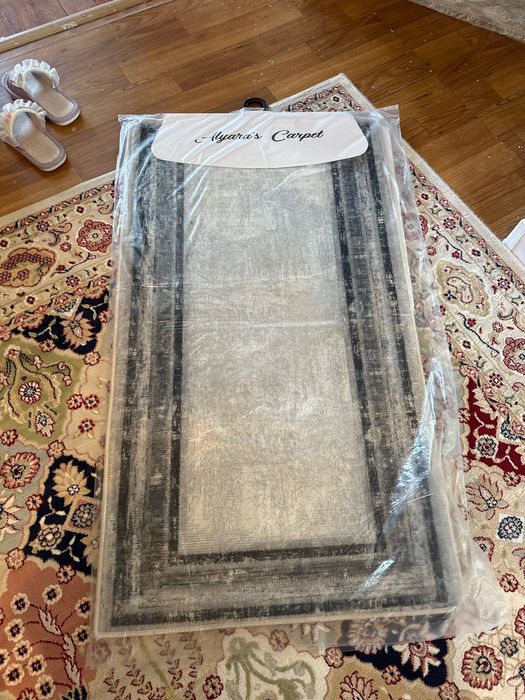 Продам коврик и маленький ковер