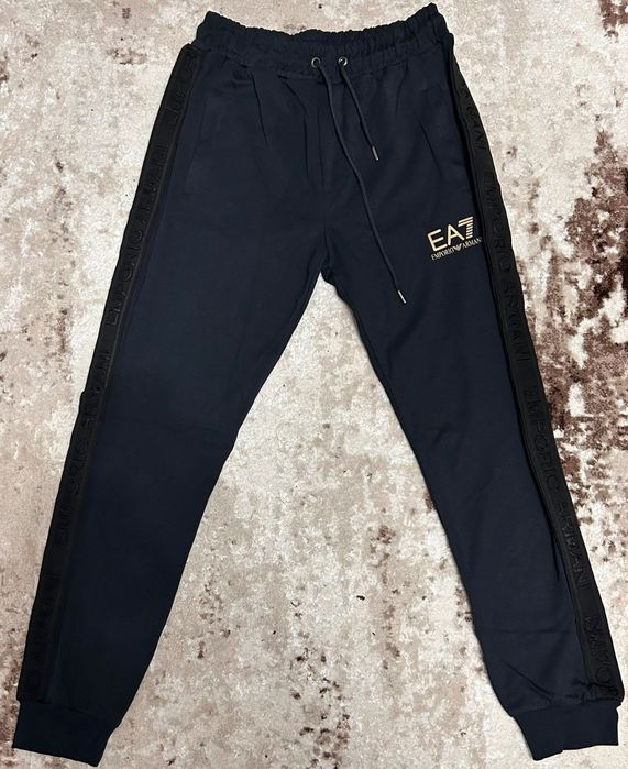 Vând compleu nou de bărbați Emporio Armani EA7