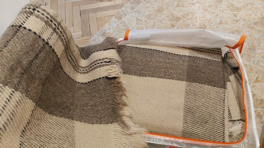 Родопско одеало! Три  вида разцветка,като белите са нови,неизползвани