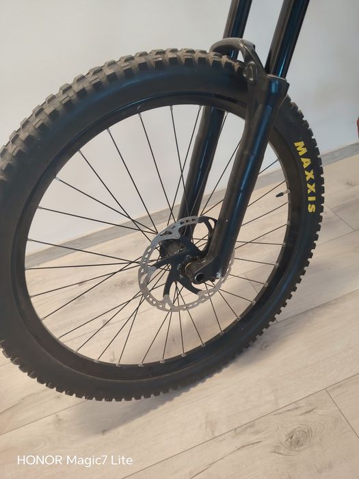 Bicicleta Downhill - Saracen Myst Pro