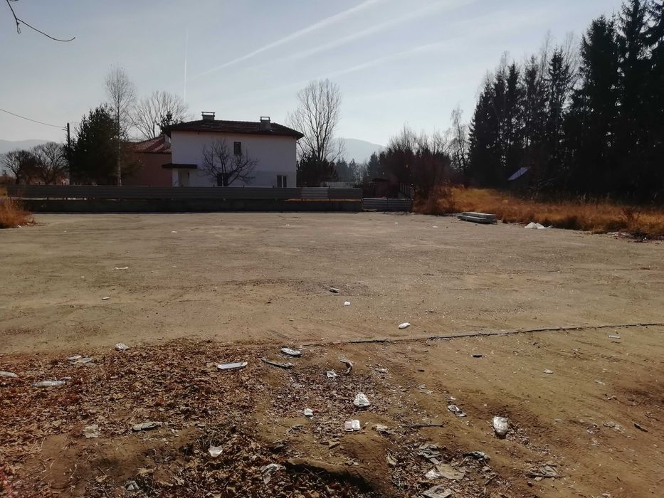 Продавам Сграда в село Белчин и парцел в к.к Белчин бани