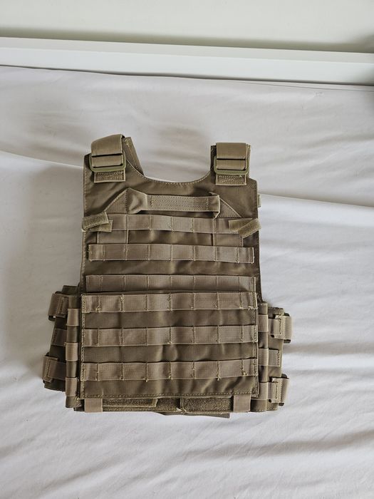 Vestă Tactică Tip Plate Carrier – Coyote Brown – Stare Excelentă