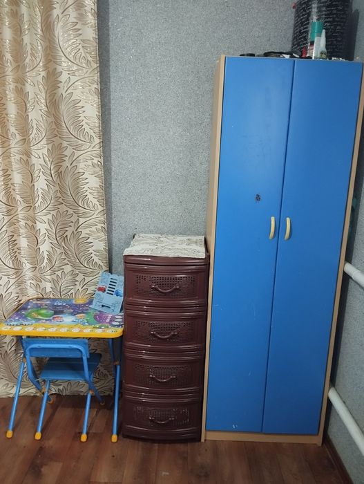 Продам детский шкаф,камод и парту