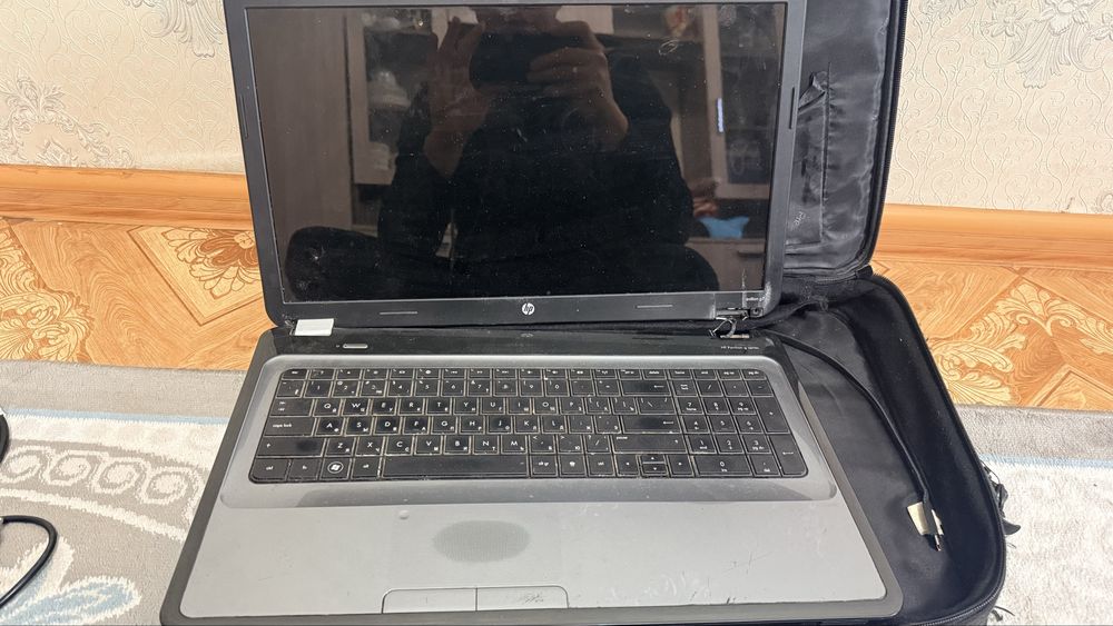 Продам 2 ноутбука HP Pavilion G7 с сумками.