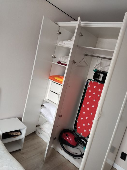 Шкаф в спальный срочно