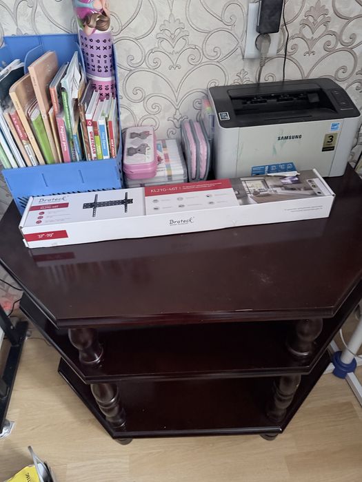 Продам стол компьютерный и комод под телевизор