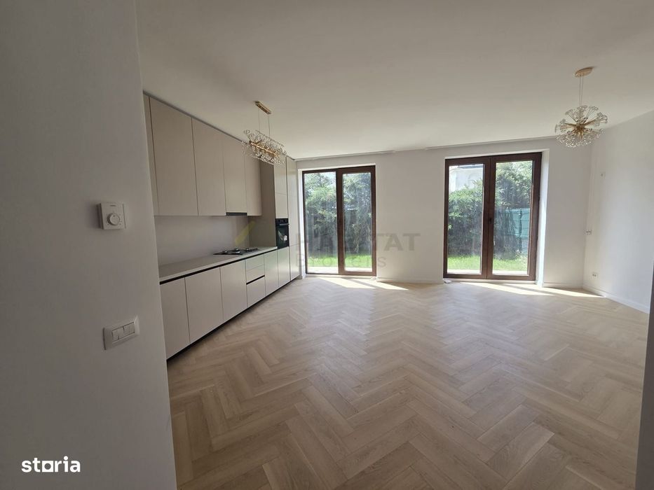 Casă tip townhouse cu grădină proprie în Tunari Park Villas