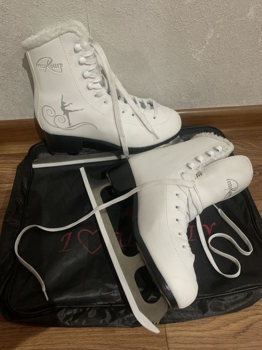 Коньки женские р40