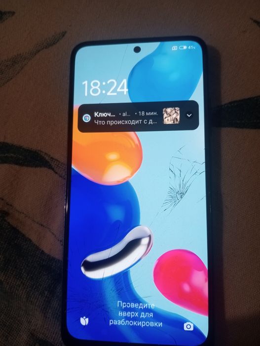 Редми нот 11  экран трешина бар