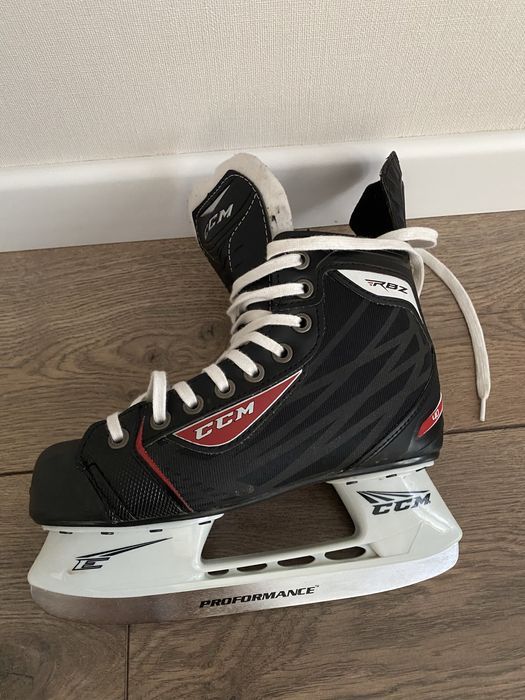 Продам коньки  размер 37