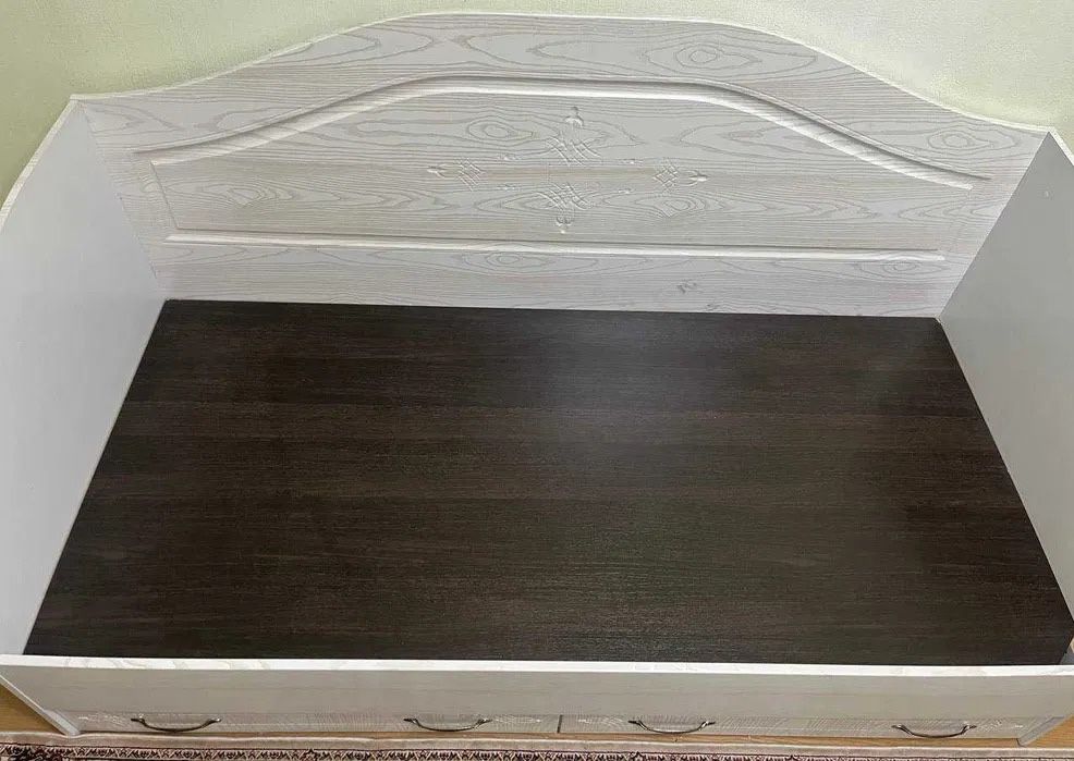 Продам КРОВАТЬ с Матрасом!