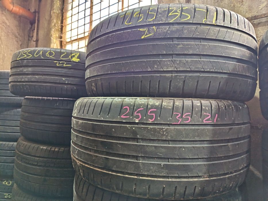 Anvelope vara 255 35 21 Bridgestone 5-6mm an 2019 și 2021