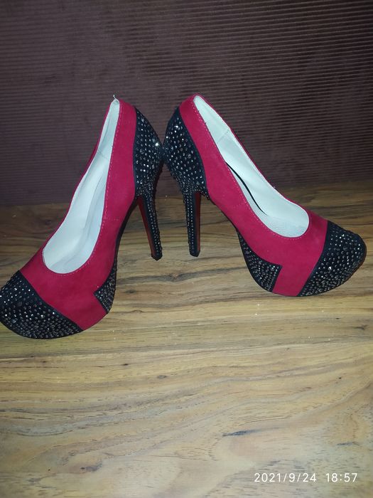 Дамски обувки с висок ток