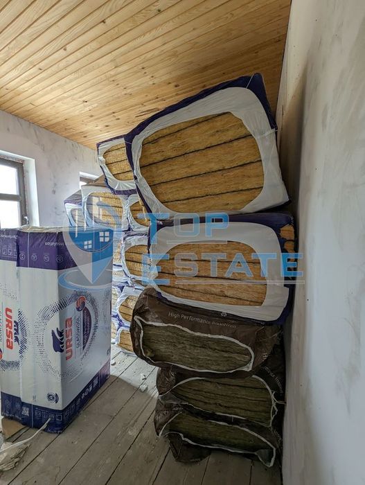 Двуетажна тухлена къща с външна изолация в село Миндя