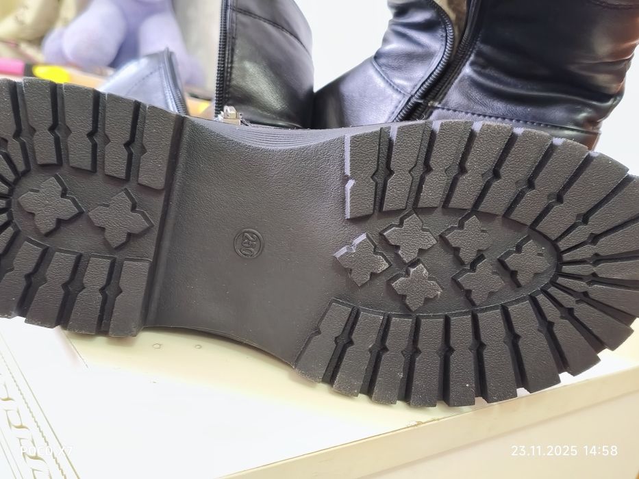 Прадаю женски  сапоги тёплые
