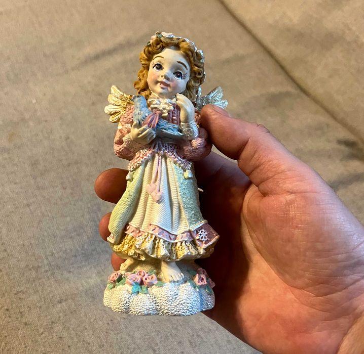 Figurina inger cu porumbel colectie rasina pictata manual 20 cm
