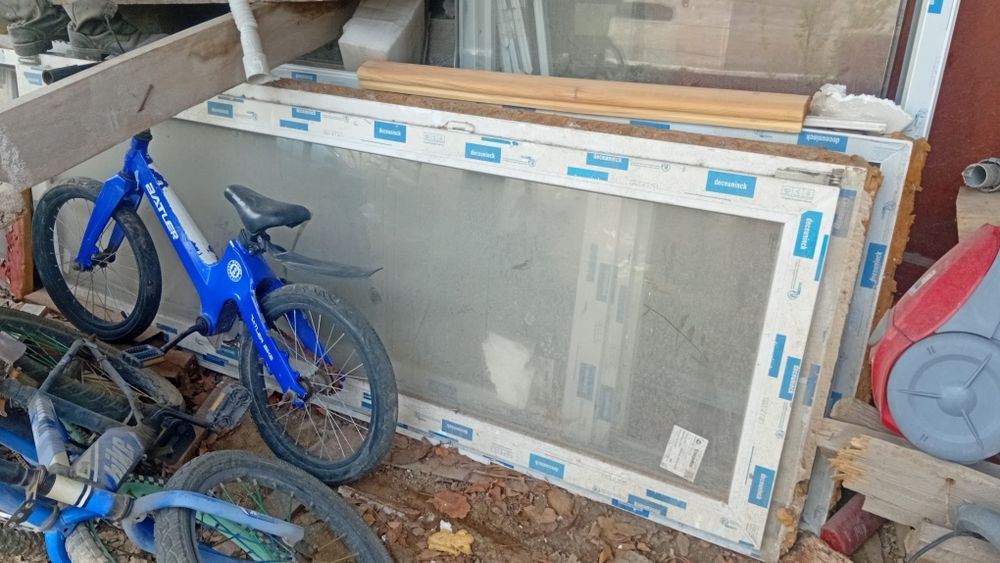 Продам пластиковый дверь и окно