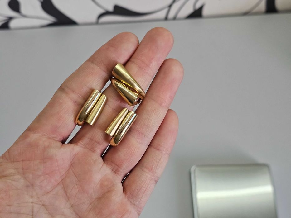 ПРОДАМ Шикарный Комплект: Cерёжки и Кольцо 585 Пробы 13.83 Грамма.