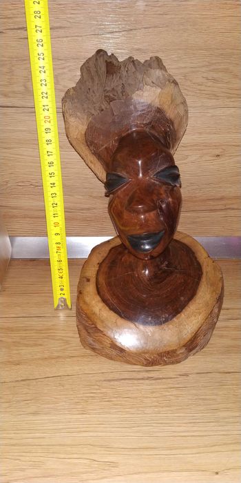 Африканска скулптура на женска глава от абаносово дърво