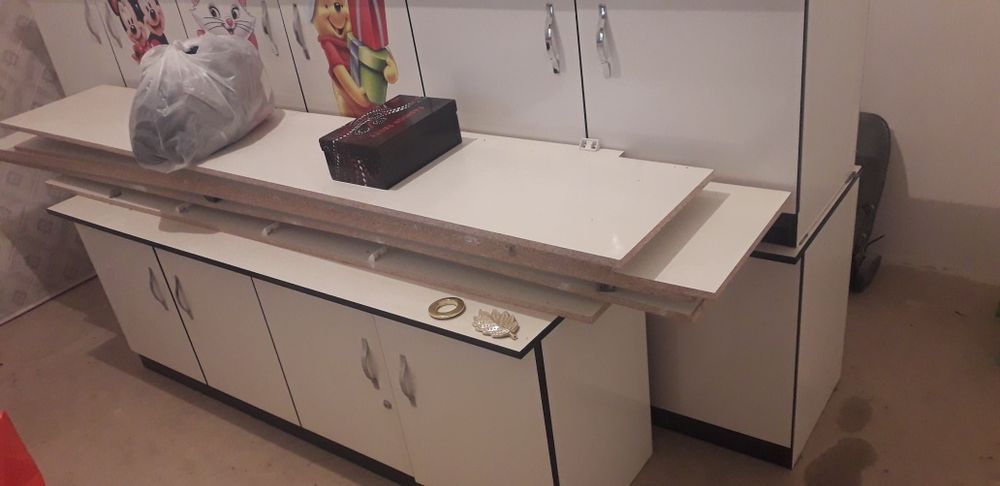 Шкаф магазиндан ечилган