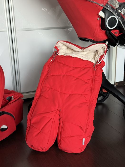 Cărucior Stokke V6 2 în 1 – Roșu (landou + parte sport)