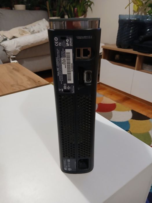 Xbox360 конзола+контролер и игри