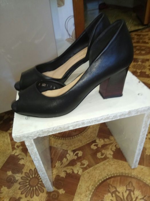 Продам туфли новые