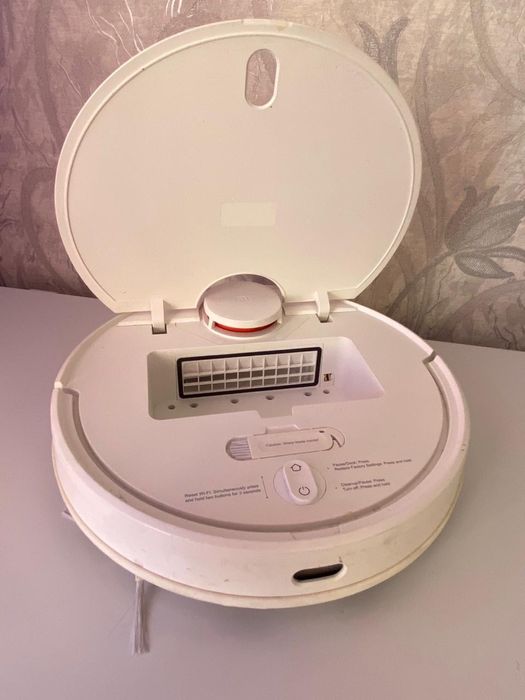 Продам робот-пылесос марки Redmi.