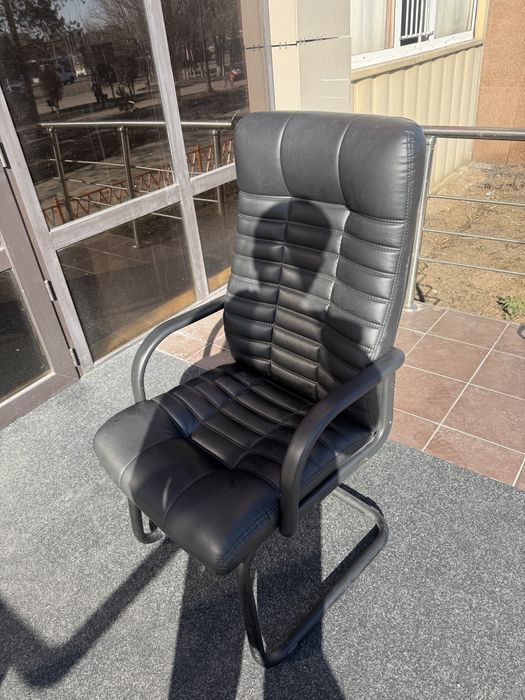 Кресло кожанное для офиса