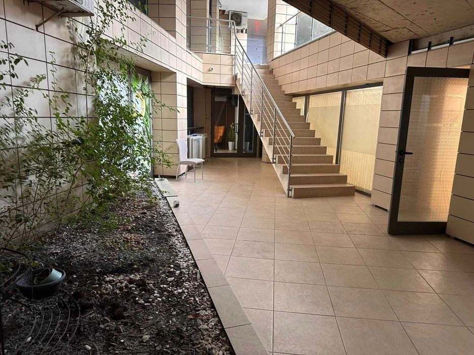 Продава се Магазин в Варна, Център - 26 кв.м за 2116 €/кв.м - Снимка #14