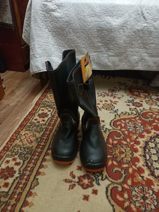 Продается сапоги