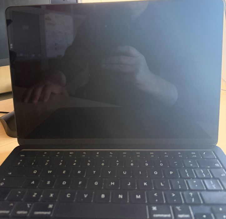 MacBook Air M3 13" 256GB SSD 8GB RAM - почти нов, 90 цикъла, 100% батерия + гаранция