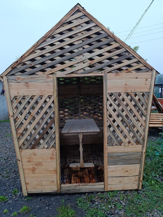 Продам беседку с нутри имеется с полом