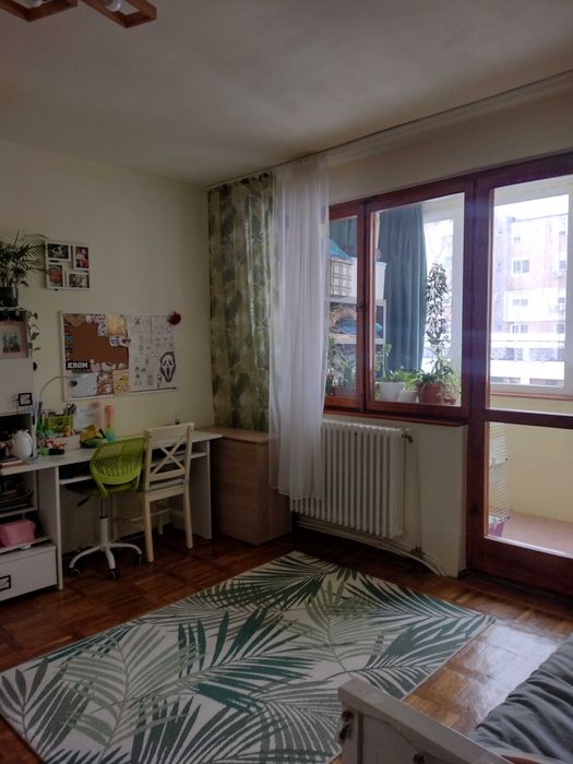 Vând urgent apartament 2 camere etaj 1,semidecomandat, micro 1