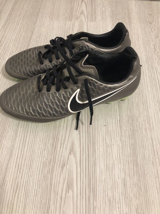 Ghete de fotbal nike marimea 40 in conditii bune