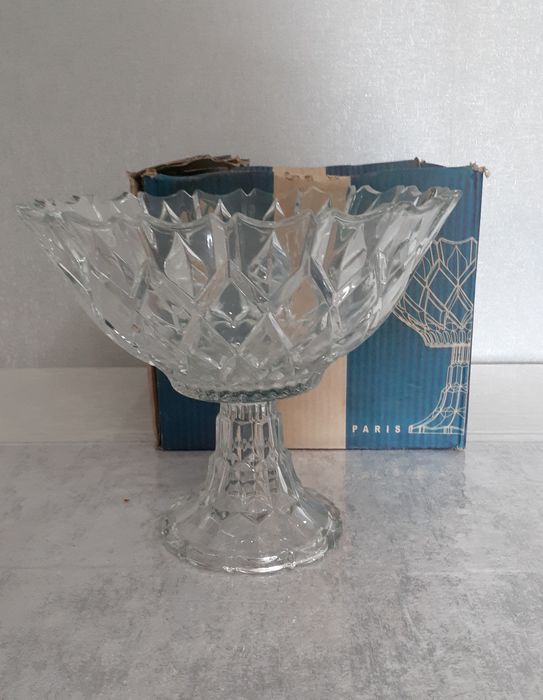 Красивая ваза для фруктов