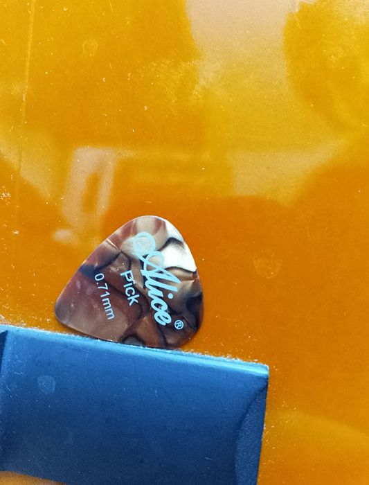 Vând chitară clasică Valencia