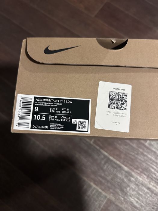 Новые кроссовки Nike