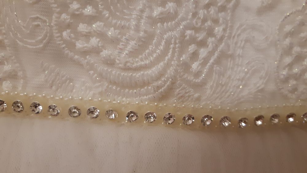 Нарядное белое платье принцессы