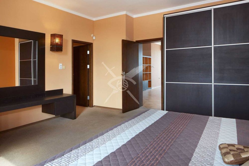 Продава се Многостаен апартамент в к.к. Слънчев бряг - 244 кв.м за 1900 €/кв.м - Снимка #3