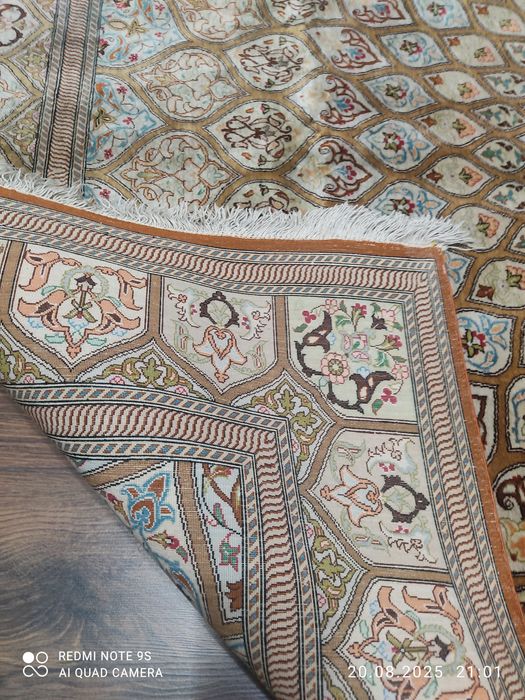Шелковый ковёр ручной работы (Иран)

Продам шёлковый ковёр ручной рабо