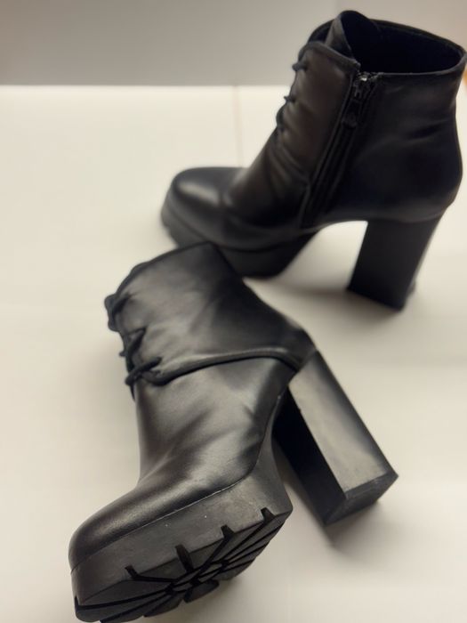 Продам осении ботильоны размер 35