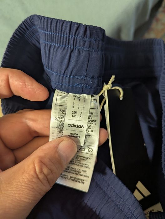 De vânzare pantaloni scurți