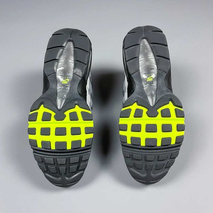 Обувки NIKE / Air Max 95 / Black and Neon + КУТИЯ