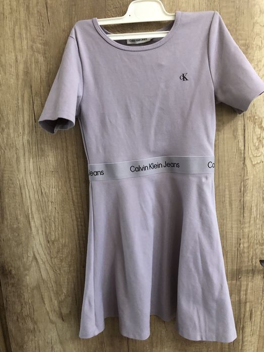 рокля Calvin Klein, Guess