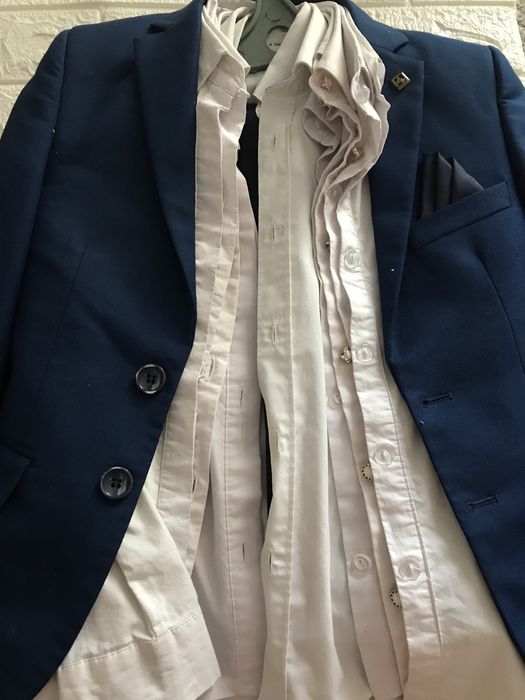 Әр түрлі заттар киімдер бар