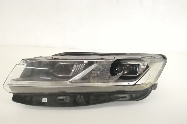 Фар Ляв Оригинален Лед Авариран Фолксваген / Volkswagen Touareg поколе