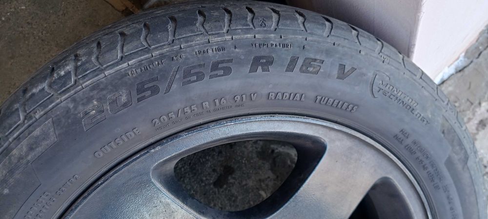 Продавам летни гуми GENERAL с джанти