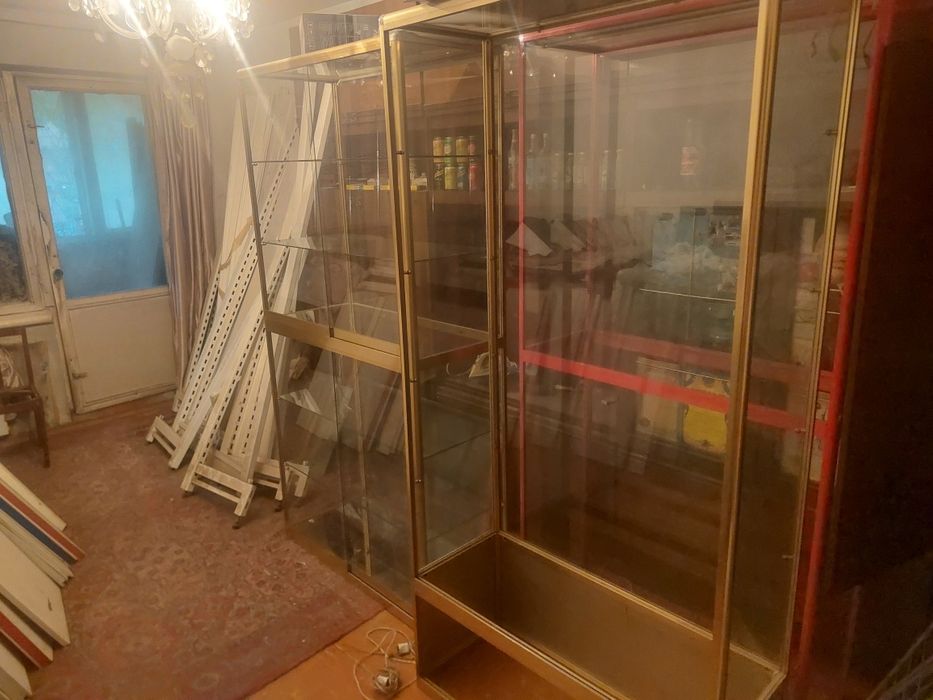Витрина стеклянная